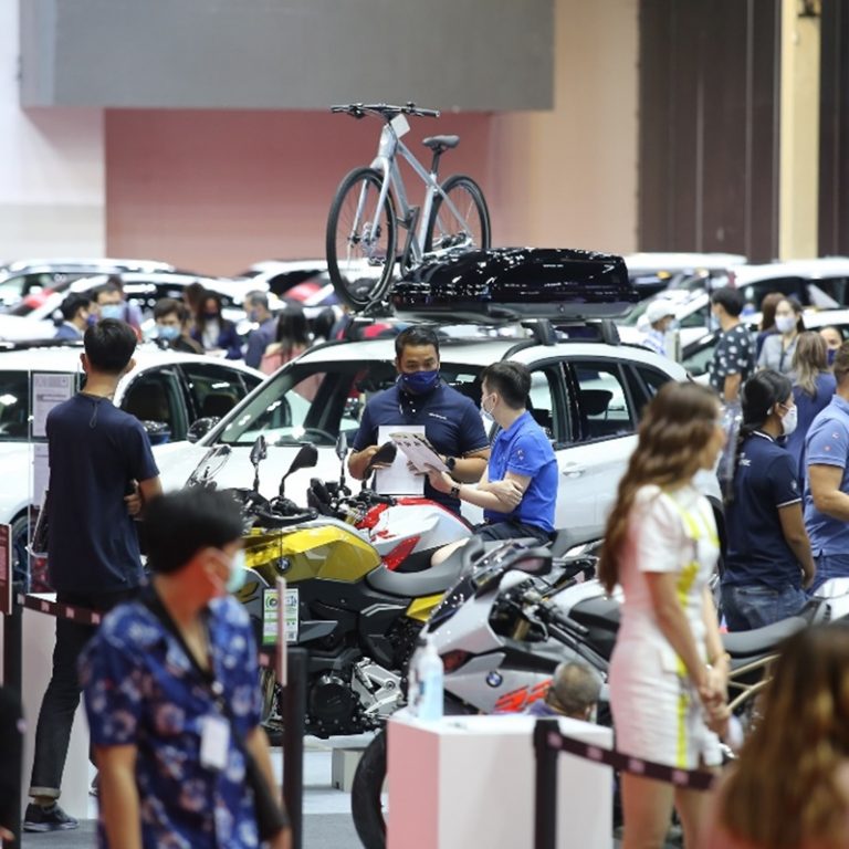 บรรยากาศการซื้อขายในงาน Big Motor Sale 2020 (3)